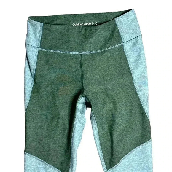 Outdoor Voices Women's 3/4 Warmup Leggings in Slate/Hunter Green Size Small - Picture 2 of 5